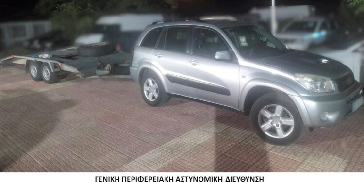 Συνελήφθησαν δύο διακινητές στην Εγνατία Οδό Αλεξανδρούπολης – Κομοτηνής να μεταφέρουν 4 λαθρομετανάστες.