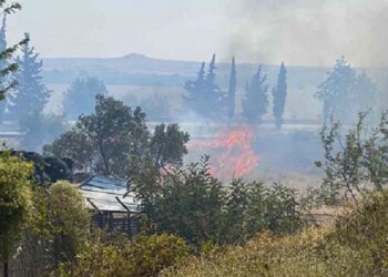 Μεγάλη φωτιά στους Ευζώνους – Έκλεισε η ΠΑΘΕ