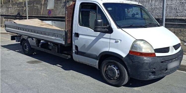 Αλεξανδρούπολη: Συνελήφθη διακινητής -Μετέφερε παράνομα 6 λαθρομετανάστες σε κρύπτη φορτηγού