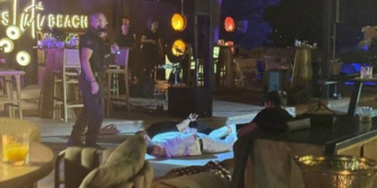 Η αστυνομία σφράγισε το beach bar στη Χαλκιδική όπου έπεσαν οι πυροβολισμοί