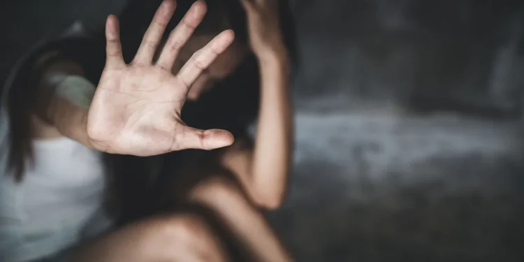 Σοκ στο Διδυμότειχο: Κρατούσε φυλακισμένη την 32χρονη σύντροφό του, την χτυπούσε και την βίαζε! Τον ψάχνει η αστυνομία!