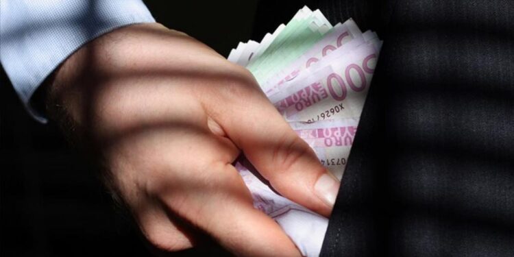 Πολιτικολογίες με τον Γιώργο Καρανίκα. Είχα κάτι ψιλά στην κωλοτσέπη…