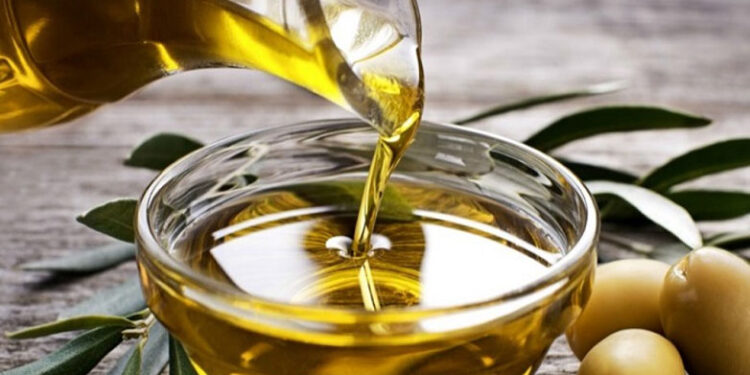 Ελαιόλαδο: Πώς αναμένεται να κινηθεί η τιμή του, μειώνονται οι τιμές λόγω καλή καλής φετινής παραγωγής.