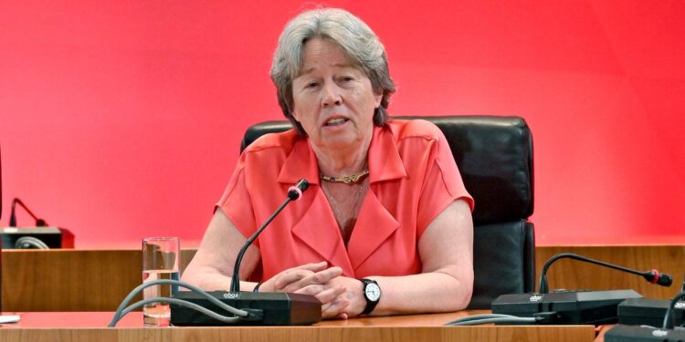 Ραγδαίες εξελίξεις στον ΣΥΡΙΖΑ: Διαγράφεται από την Κοινοβουλευτική Ομάδα η Αθηνά Λινού Αθηνά Λινού