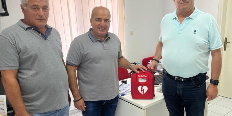 ΘΩΜΑΣ ΜΙΧΟΓΛΟΥ: Με απινιδωτή εξοπλίστηκε το Ιατρείο Εξοχής του Δήμου Τοπείρου