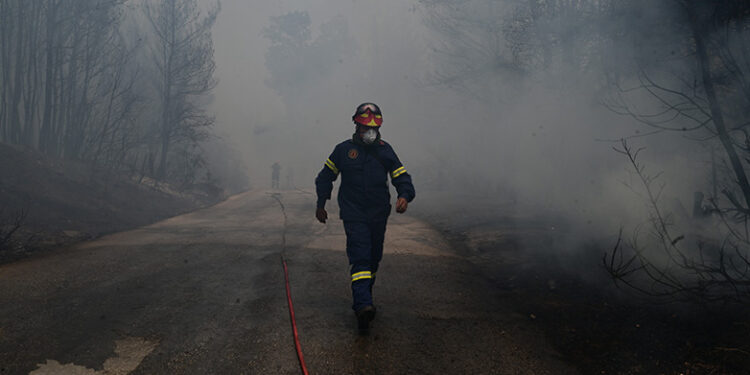Κάηκαν δύο πυροσβεστικά οχήματα στο Νέο Βουτζά