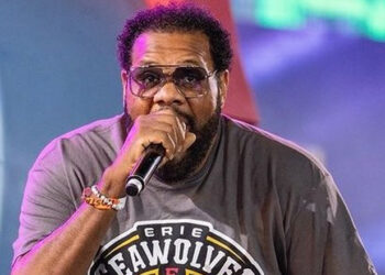 Πέθανε ο 53χρονος Αμερικανός ράπερ Fatman Scoop την ώρα που βρισκόταν στη σκηνή, ενώ έδινε συναυλία.