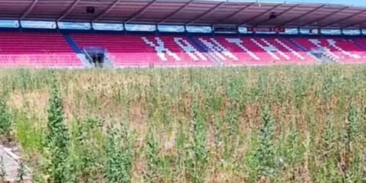 Ξάνθη: Εικόνες εγκατάλειψης για το γήπεδο στα Πηγάδια το οποίο είχε εγκαινιάσει ο Πελέ το 2005