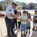 Ενημερωτικά φυλλάδια, σχολικά προγράμματα και σελιδοδείκτες με περιεχόμενο κυκλοφοριακής αγωγής διένειμαν οι αστυνομικοί σε μαθητές και γονείς