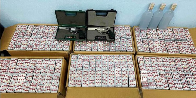 Συνελήφθησαν 2 άτομα στον Προμαχώνα Σερρών, με ναρκωτικά, λαθραία ποτά και όπλα!