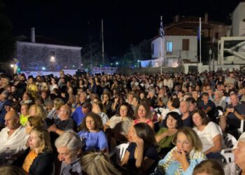 Μπροστά σε μεγάλη κοσμοσυρροή η επίσημη έναρξη των Γιορτών Π. Πόλης 2024 απο τον Δήμαρχο Ξάνθης Στράτο Κοντό. (φώτο)