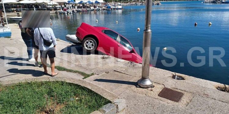 Καβάλα: ΙΧ… ημιβυθίστηκε στο λιμάνι των Σφαγείων