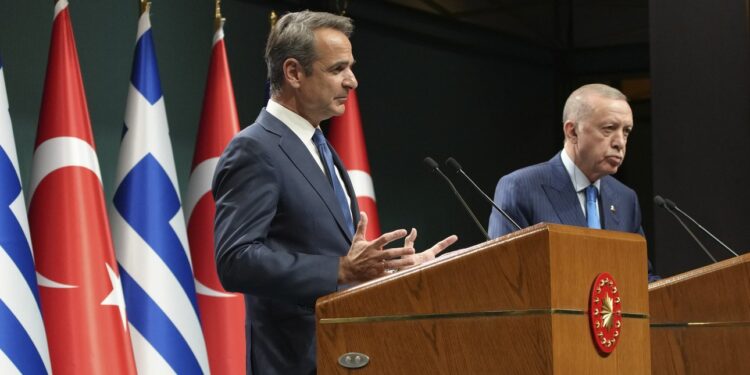 Μητσοτάκης-Ερντογάν: «Ήρεμα νερά»…. «Οι βάρκες να σταματούν πριν πέσουν στο νερό»!