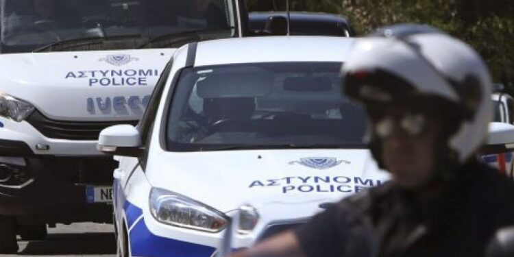 Σσσς Ψίθυροι. Τροχαίο στην είσοδο του στρατοπέδου Ηλιοπούλου στην Κομοτηνή -Θεσσαλία: Αστυνομικός ζήτησε 100 ευρώ για να κάνει τα «στραβά μάτια» σε παραβάτη οδηγό