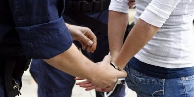 Σσσς Ψίθυροι. 24ωρη απεργία της ΑΔΕΔΥ για το αντεργατικό νομοσχέδιο στις 20/11 -Νεαροί έκλεβαν περαστικούς και τουρίστες στο κέντρο της Αθήνας