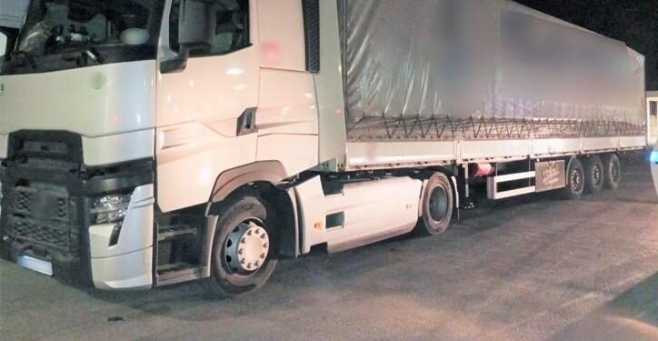 Συνελήφθησαν -2- διακινητές στον Έβρο να μεταφέρουν  9 λαθρομετανάστες.