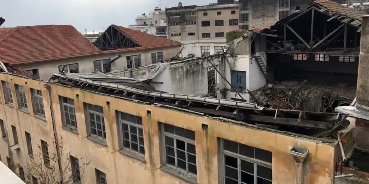 Καβάλα : Επιπλέον μέτρα στις υπό κατάρρευση καπναποθήκες πρώην ΣΕΚΕ