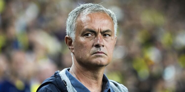 Απίστευτο ξέσπασμα Μουρίνιο: Ποιος βλέπει τουρκικό πρωτάθλημα; Είναι σκοτεινό και βρωμάει!