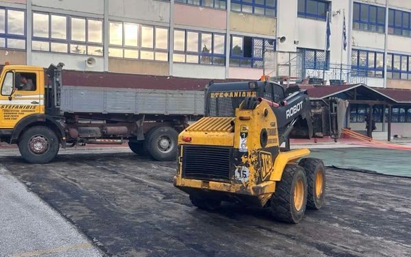 Γ’ ΓΥΜΝΑΣΙΟ ΞΑΝΘΗΣ: Κατασκευάζονται όλα τα τερέν των γηπέδων μπάσκετ του σχολείου μας με χορηγούς. (φώτο)