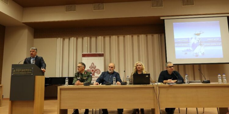 Ο Περιφερειάρχης Ανατολικής Μακεδονίας και Θράκης Χριστόδουλος Τοψίδης στην ημερίδα του Αυτοτελούς Τμήματος ΠΑΜ-ΠΣΕΑ στην Κομοτηνή