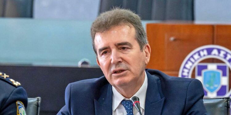ΕΛ.ΑΣ: Ο Χρυσοχοΐδης με νομοθέτημα δίνει άδεια στις αστυνομικούς για γυναικολογικό έλεγχο