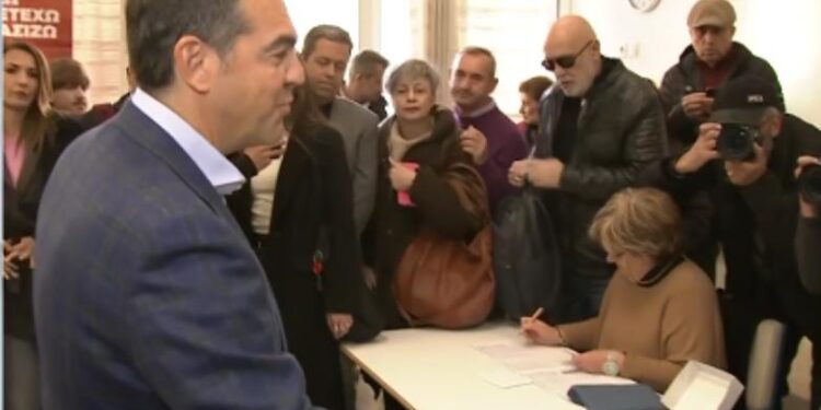 Σε εξέλιξη η ψηφοφορία για την εκλογή νέου προέδρου στον ΣΥΡΙΖΑ – Ψήφισε και ο Αλέξης  Τσίπρας, πάνω από 38.000 μέλη μέχρι στιγμής