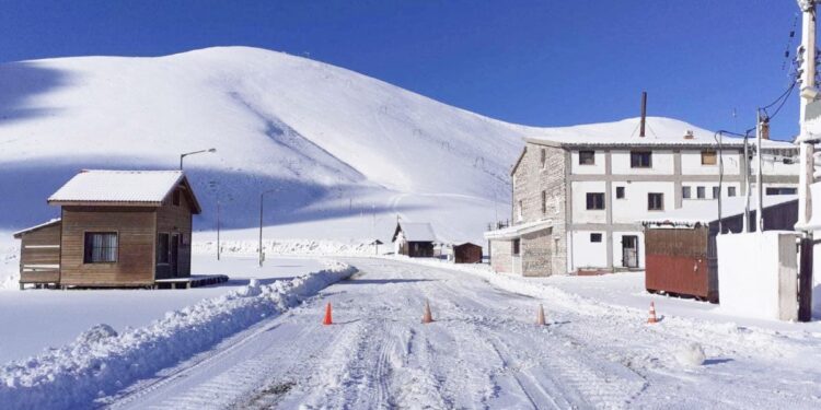 Άνοιξε το πρωί της Κυριακής  μαζί με την καφετέρια και τους 2 αναβατήρες,  το χιονοδρομικό κέντρο του Φαλακρού Δράμας.