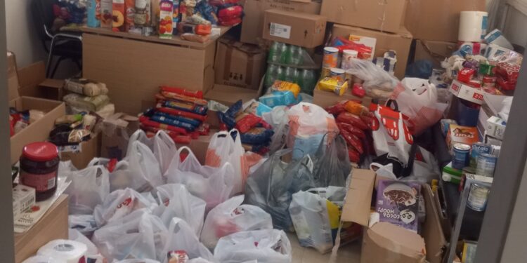 Πραγματοποιήθηκε η διανομή τροφίμων στα μέλη  του Συλλόγου Μονογονεϊκών Οικογενειών-ΣΤΗΡΙΖΩ