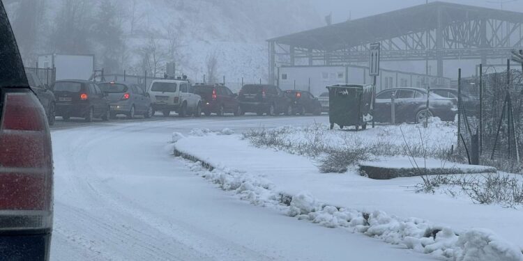 Ουρές” οχημάτων στη Νυμφαία- Βαλκάνιοι επισκέπτονται για διακοπές Καβάλα-Θάσο