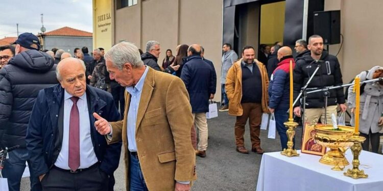 Mε … “μέλια” έφυγαν απο τα εγκαίνια του “The Grecials” Π. Σγουρίδης, Στ. Γιαννακίδης, Κώστας Καραμανλής κ.α. Άριστη η “ποιότητα” …