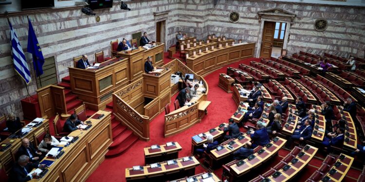 Βουλή: Ερώτηση του ΠΑΣΟΚ για τα «προβλήματα στα στρατιωτικά νοσοκομεία»