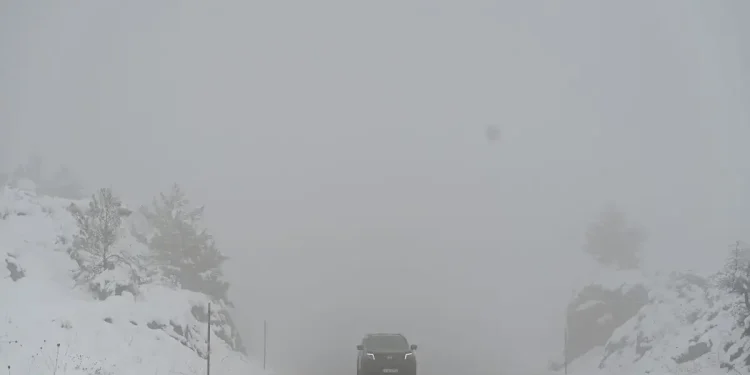 Νέο έκτακτο δελτίο επιδείνωσης του καιρού από τα μεσάνυχτα, βροχές και καταιγίδες στη Θράκη.