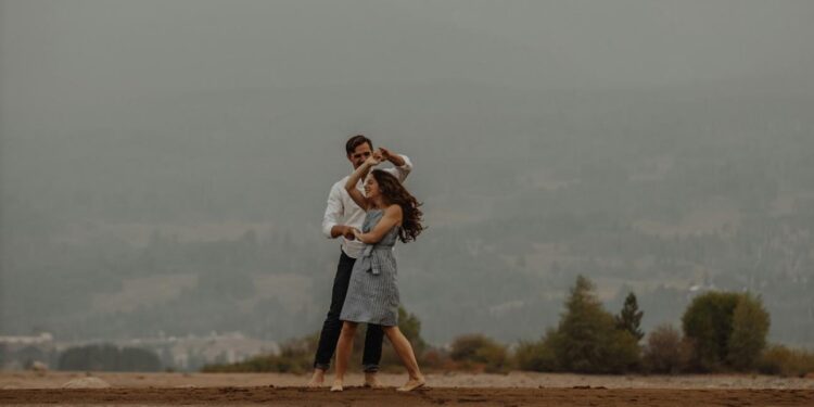 4 ζώδια που θα συναντήσουν τον έρωτα μέσα στο 2025