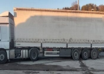 Οδηγός νταλίκας συνελήφθη στον Έβρο για μεταφορά 5 λαθρομεταναστών