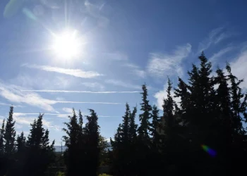 Συννεφιασμένο Σαββατοκύριακο ο καιρός μέχρι τα  Θεοφάνια -Σε ποιες περιοχές αναμένονται βροχές και καταιγίδες