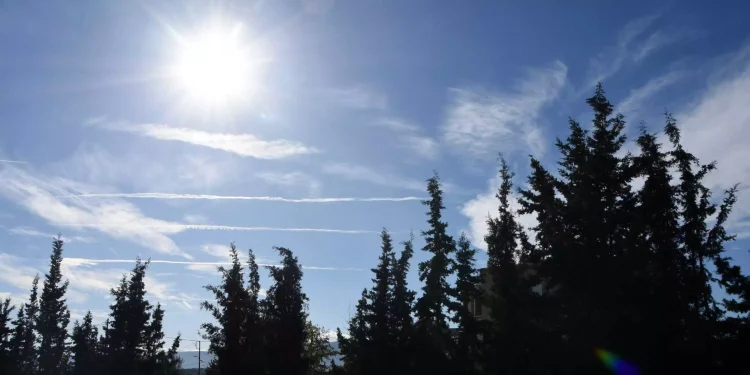 Συννεφιασμένο Σαββατοκύριακο ο καιρός μέχρι τα  Θεοφάνια -Σε ποιες περιοχές αναμένονται βροχές και καταιγίδες