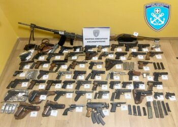 Αλεξανδρούπολη: Τούρκος μετέφερε στην Ελλάδα με σκάφος 61 όπλα και 2.916 σφαίρες!