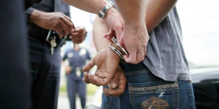 «Συμμορία» 7 ανήλικων από το Δροσερό! Διέπραξε 8 διαρρήξεις μέσα σε ένα 3ήμερο! Δείτε τι έκλεψαν!