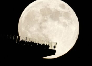 Το «Συμπαντικό ημερολόγιο 2025»: Πότε θα γίνουν σεληνιακές εκλείψεις και γεωμαγνητικές καταιγίδες