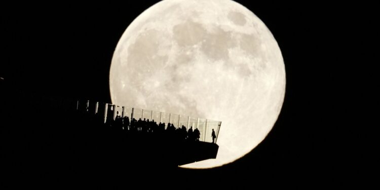 Το «Συμπαντικό ημερολόγιο 2025»: Πότε θα γίνουν σεληνιακές εκλείψεις και γεωμαγνητικές καταιγίδες