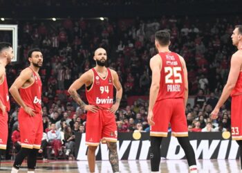 Euroleague: Ο Ολυμπιακός ηττήθηκε με 77-87 από την Φενέρμπαχτσε και έχασε το προβάδισμα για την πρωτιά