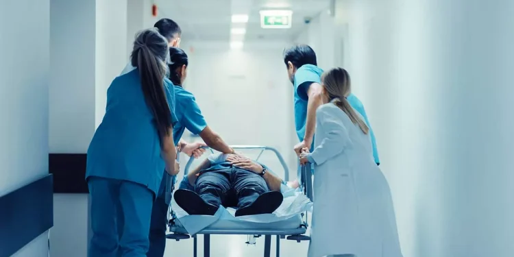 Γρίπη και λοιμώξεις αναπνευστικού βουλιάζουν τα νοσοκομεία – Οι ιώσεις «πνίγουν» το ΕΣΥ