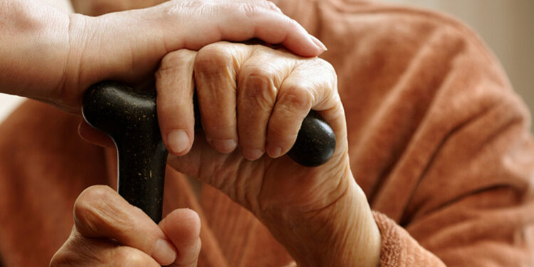 Ηλικιωμένη στην Κρήτη έβαλε σε σακούλα μετρητά και κοσμήματα και τα παρέδωσε στους απατεώνες