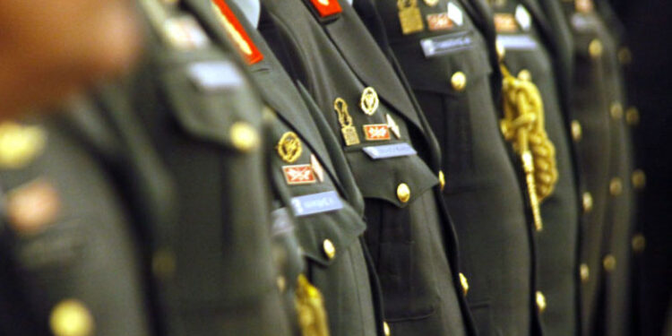 «Σφαγή» συνταγματαρχών στις έκτακτες κρίσεις