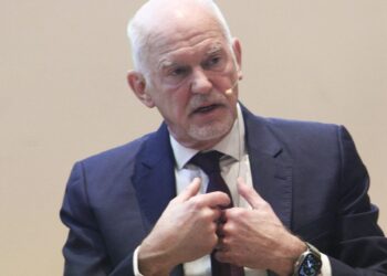 Ο Γιώργος Παπανδρέου επανέρχεται με άρθρο για τον Σημίτη: Η σχέση μας, οι διαφωνίες, το δαχτυλίδι της διαδοχής