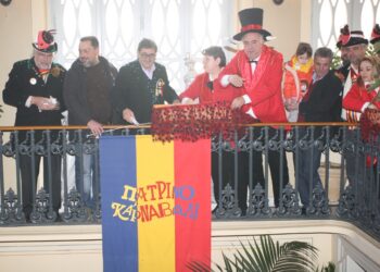 Στους ρυθμούς του καρναβαλιού η Πάτρα -Μουσική και κέφι στην πλατεία Γεωργίου για την τελετή έναρξη