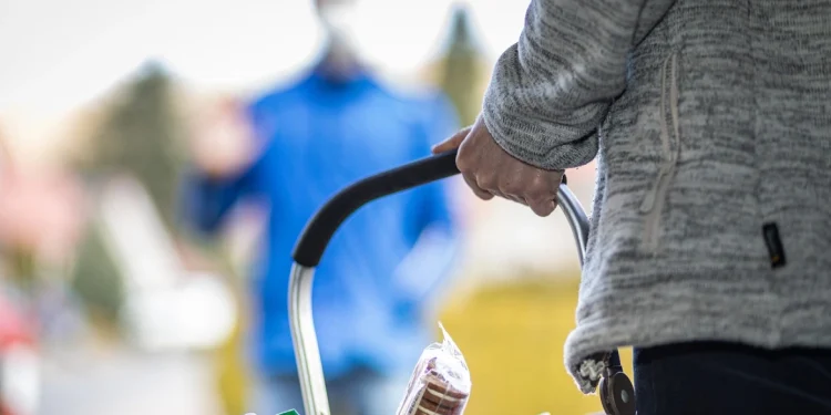 ΕΛΣΤΑΤ: Πληθωρισμός 2,7% το 2024 με εκρηκτικές αυξήσεις σε ασφάλιστρα (+14%) και ενοίκια (+8,5%)