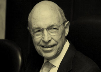 Επιτέλους και ένας αντίλογος για τον Κώστα Σημίτη-  Πρωτοσέλιδο δημοσίευμα της Deutsche Welle, με τον τίτλο «Ο μάγος της αποποίησης ευθυνών»