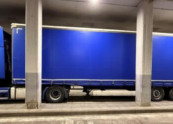 Συνελήφθη αλλοδαπός στους Κήπους ‘Εβρου να προωθεί στη χώρα 16 λαθρομετανάστες με νταλίκα.