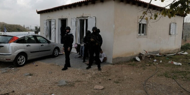 Εξαρθρώθηκε συμμορία ανηλίκων που διέπραττε κλοπές και ληστείες